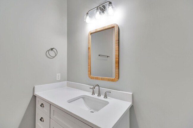 Building Photo - Updated 2-Bedroom Home in Indigo Hall at H...