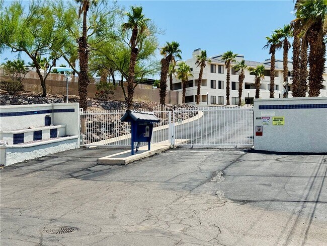 Building Photo - 2022 Merrill Ln