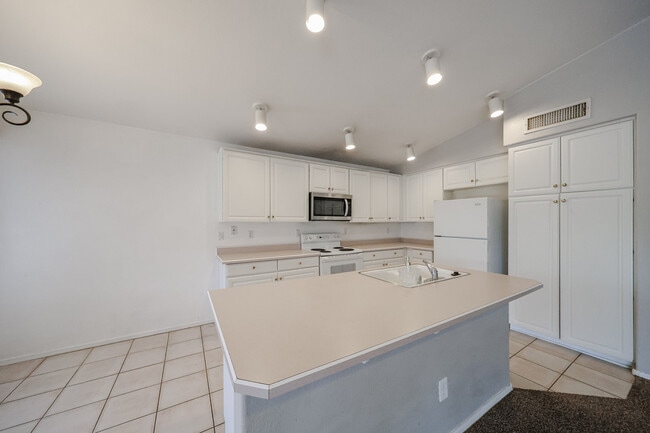 Building Photo - 14707 W Lupine Ln