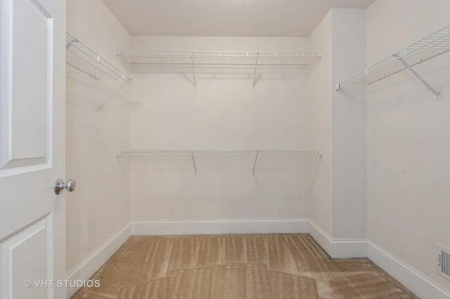 Building Photo - 22 Doral Dr