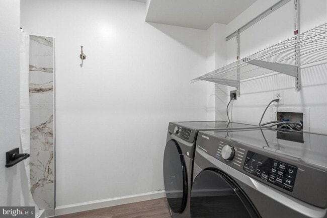 Building Photo - 2146 Woodford Rd