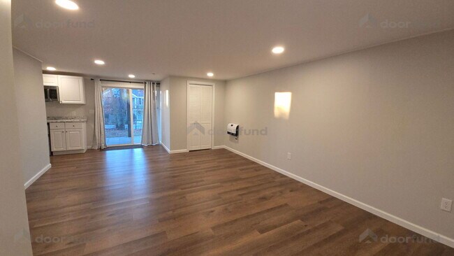 Building Photo - 62 Constitution Dr