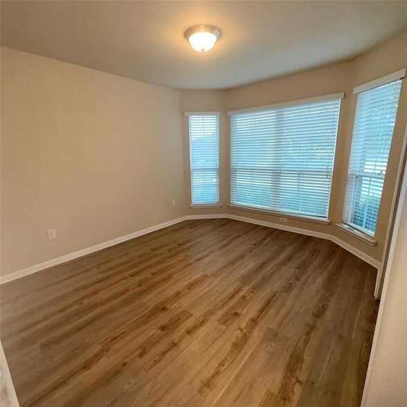 Building Photo - 208 Moulins Ln