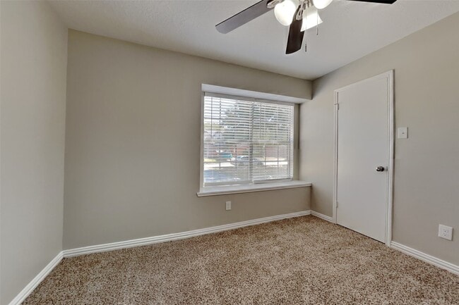 Building Photo - 28907 Sedgefield St