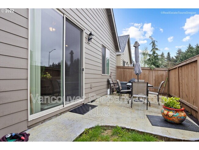 Building Photo - 2707 NE 131st Ct