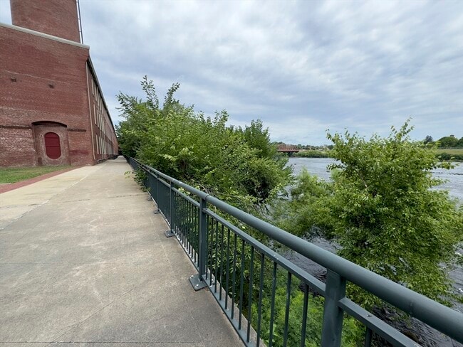 Building Photo - 35 Riverwalk Way