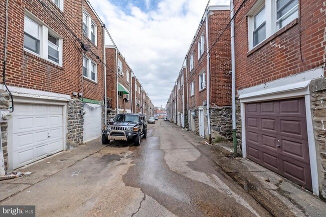 Building Photo - 3104 Stirling St