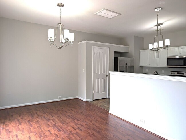 Building Photo - Pristine home located in the Pinebrook Com...
