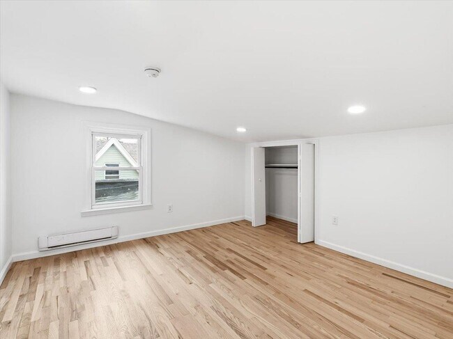 Building Photo - 39 Winfield Ave