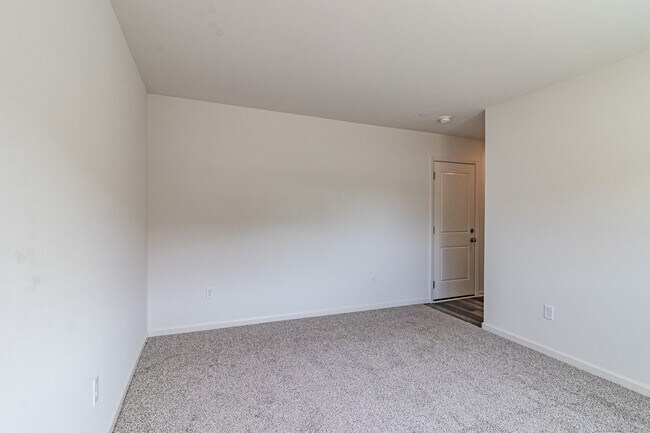 Building Photo - 2111 Yellowstone Blvd