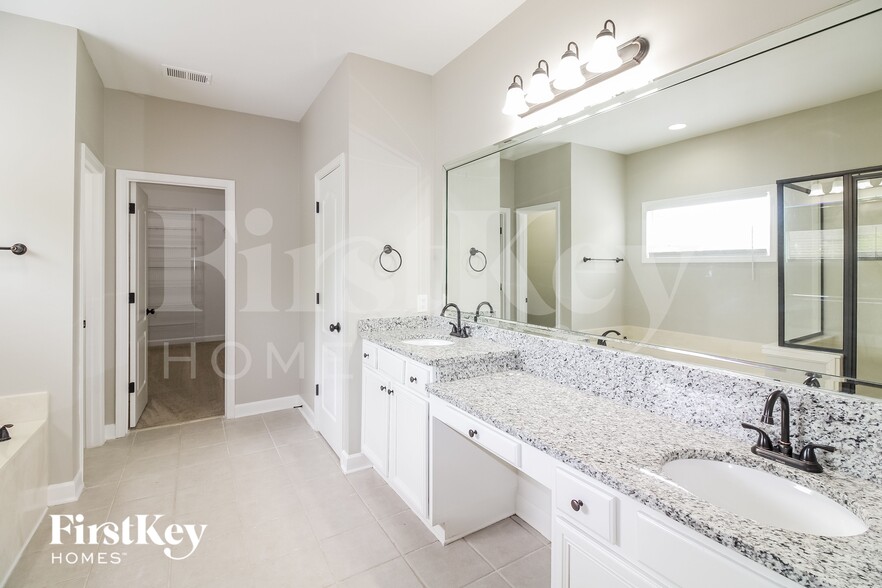 Building Photo - 8485 Farley Ave