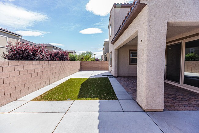 Building Photo - Beautiful Home in a Gated Community