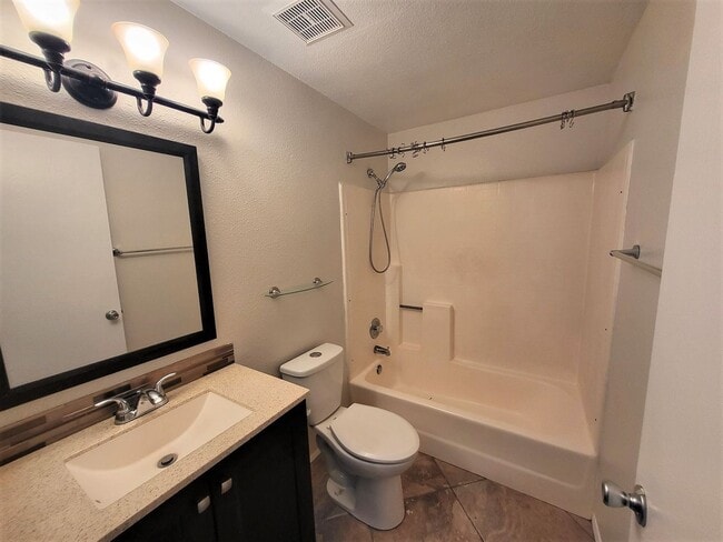 Building Photo - EXCELLENT TOWNHOME IN TEMPE!