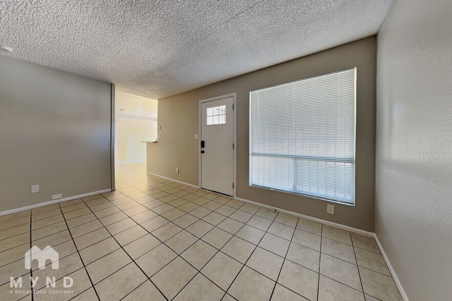 Building Photo - 4820 N 89th Ave