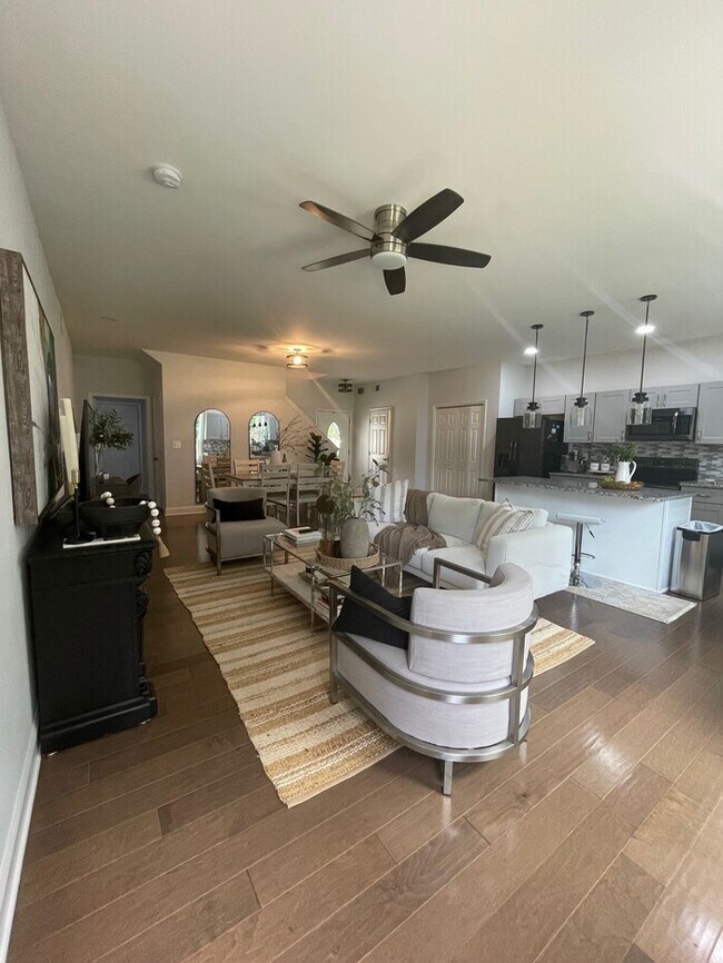 Building Photo - Beautifully Furnished 4-Bedroom Home with ...