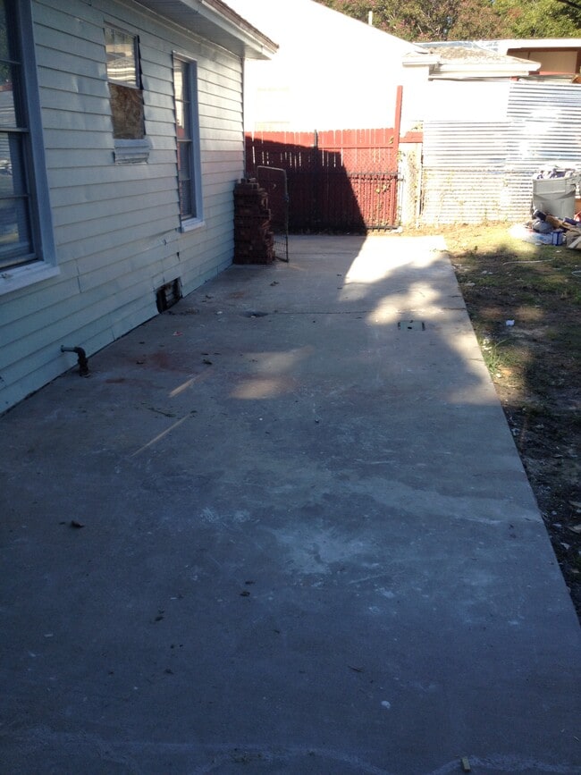 Building Photo - 2406 West Lovers Lane