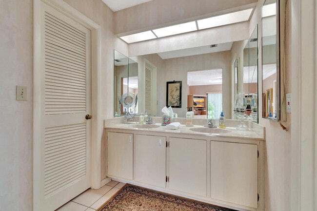 Building Photo - 5760 Piping Rock Dr