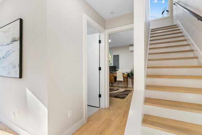 Building Photo - 3 Bed 2.5 Bath Seattle Home! Beautiful Brand New Construction!