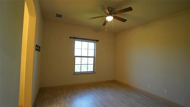 Building Photo - 588 Deverson Dr