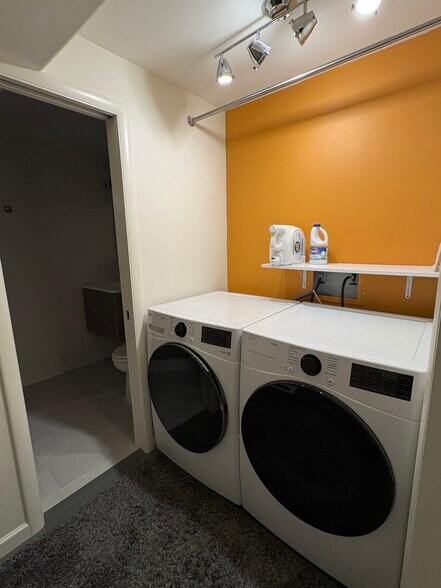 *New* Washer/Dryer in Lower Level Laundry - 4639 Burgundy Ln