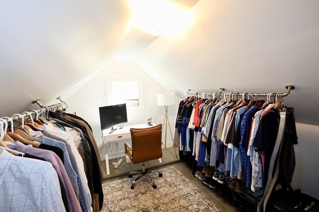 Building Photo - 10502 Crowncrest Ct