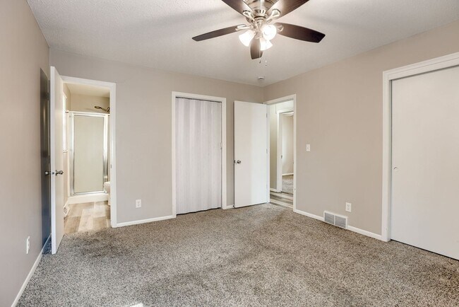 Building Photo - Spacious Split Entry with 2-Car Garage & Finished Basement!!
