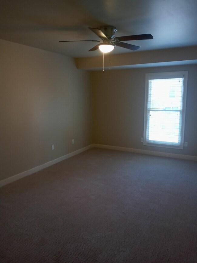Building Photo - 676 Hotchkiss Ln