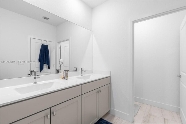 Building Photo - 110 SW 171st Wy