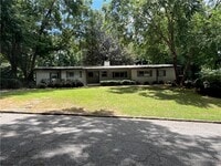 Building Photo - 1945 Dellwood Dr NW