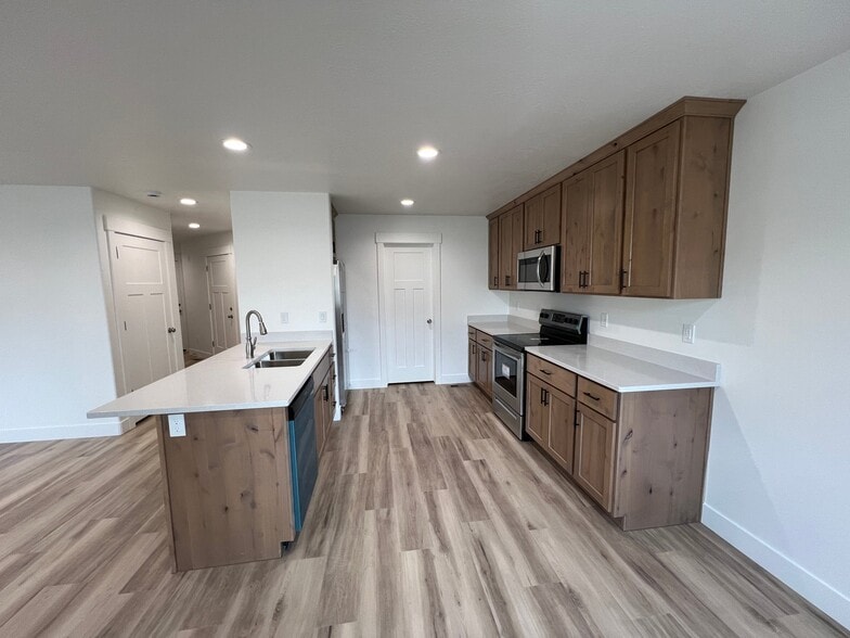 Building Photo - 447 E 625 S