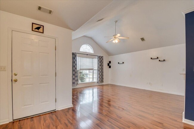 Building Photo - 1327 Apache Tr