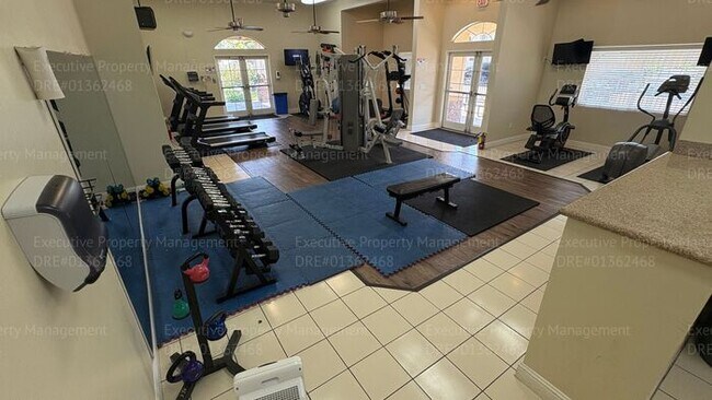 Building Photo - 2 bedroom 1.5 bathroom townhome located in a gated community near Hosking Ave/ S. Union Ave