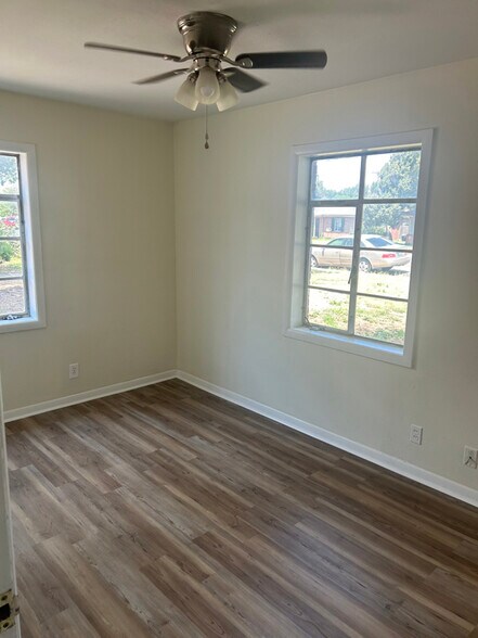 Building Photo - 3007 Curtis Dr