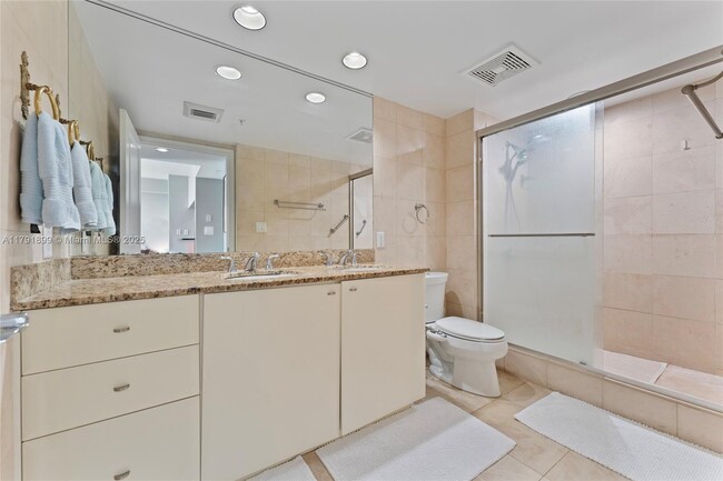 Building Photo - 610 W Las Olas Blvd