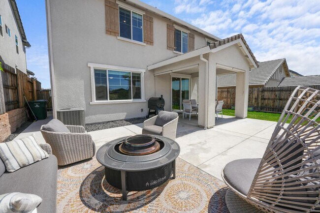 Building Photo - Bright Spacious 4BD/3BA Single-Family Home in Rocklin's Whitney Ranch!