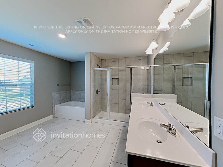 Building Photo - 5366 Roberta Crossing Dr