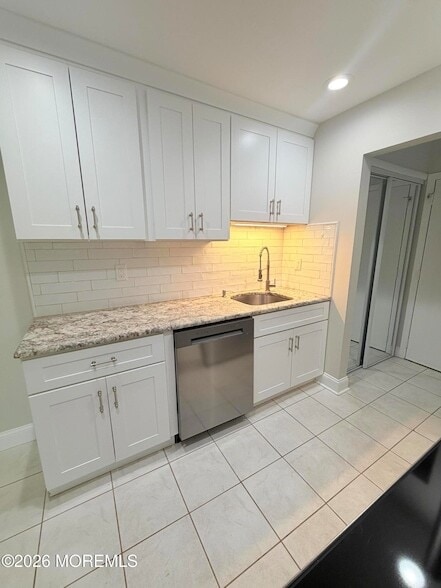 Building Photo - 35 Amberly Dr