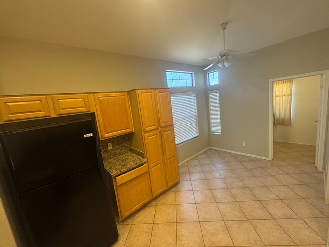 Building Photo - 3 Bedroom - 2 Bath - 1611 Sq. Ft. - Power ...