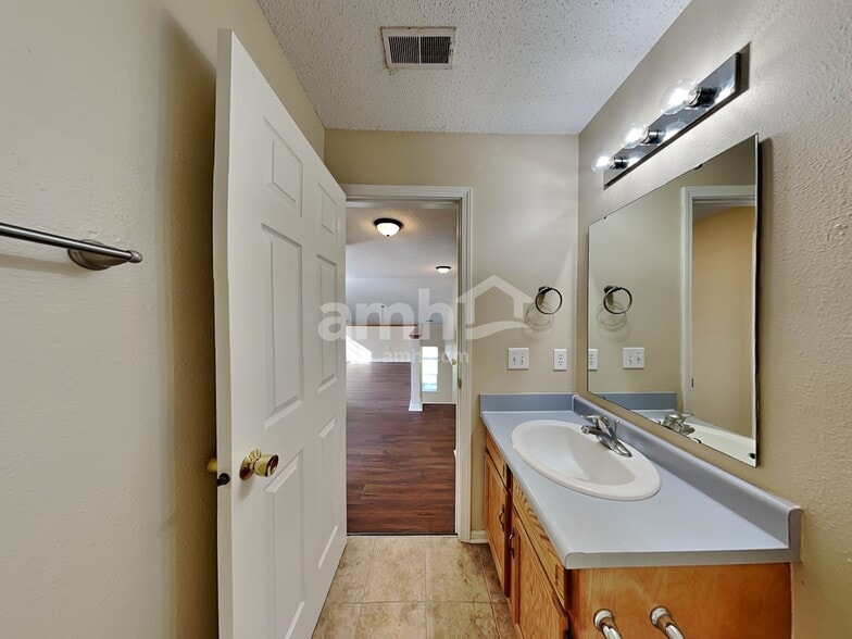 Building Photo - 360 Harts Ford Way