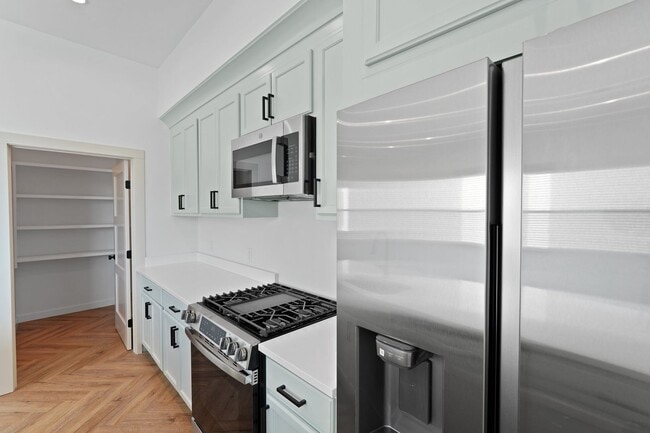 Building Photo - The 912 Building C