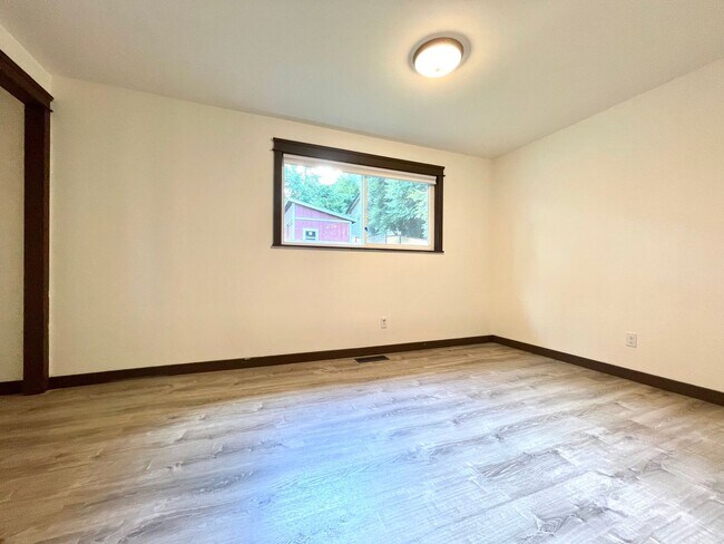 Building Photo - 17606 33rd Pl W