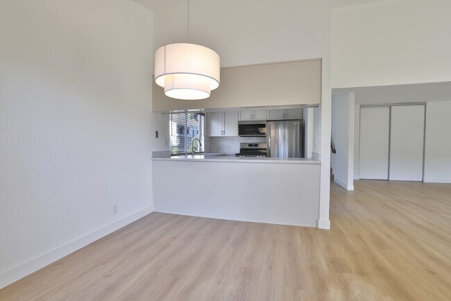 Building Photo - Newly renovated townhome in Cupertino with top schools and great amenities