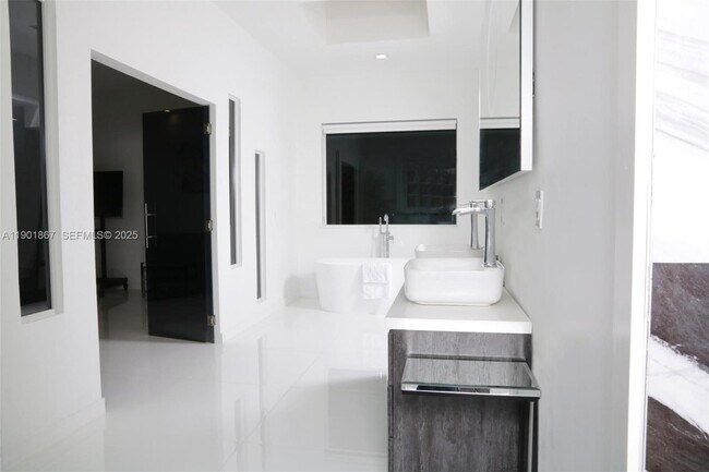 Building Photo - 6003 Umbrella Tree Ln