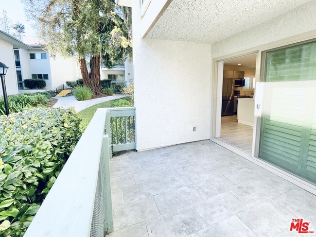 Building Photo - 4642 Park Granada Park