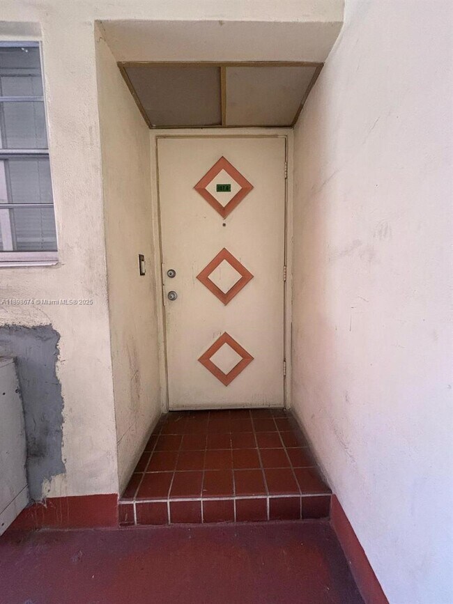 Building Photo - 215 SE 3rd Ave