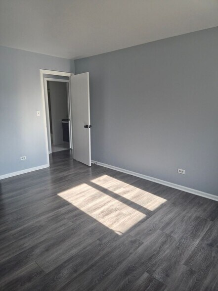 Building Photo - 1424 Stonebridge Cir