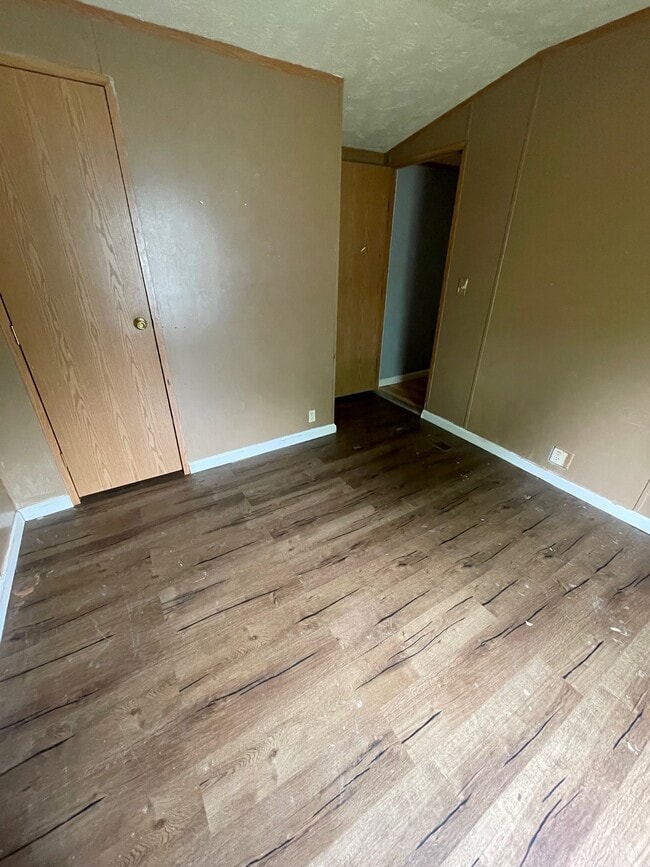 Building Photo - 395 Memory Ln