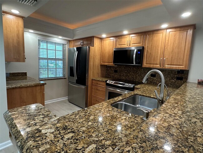 Building Photo - 3510 Oaks Way