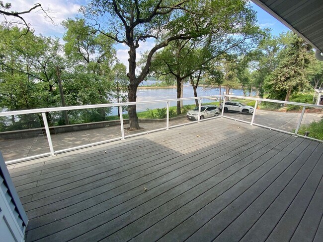 Building Photo - Nice 3 Bedroom house on the river front in Hudson