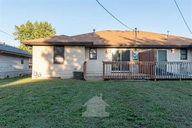 Building Photo - COMING SOON! 2 Bedroom, 2 Bathroom Duplex in SW Springfield